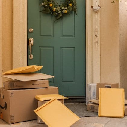4 Reasons Why You Should Start Getting Your Clothes Delivered